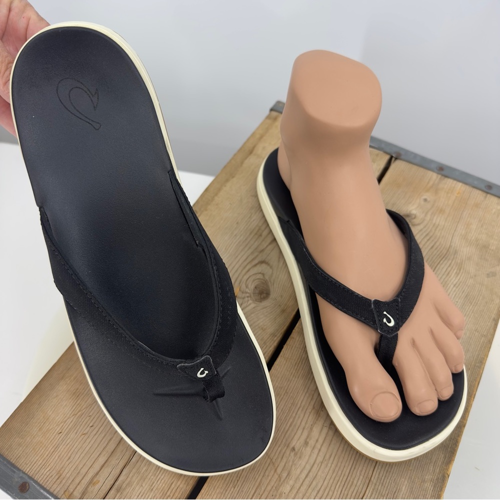 OluKai Women's Nu'a Pi'o Sandals in Black Size 10 Beach Flip Flops Authentic 40